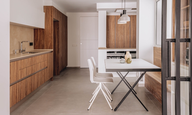 Iluminación bajo muebles de cocina